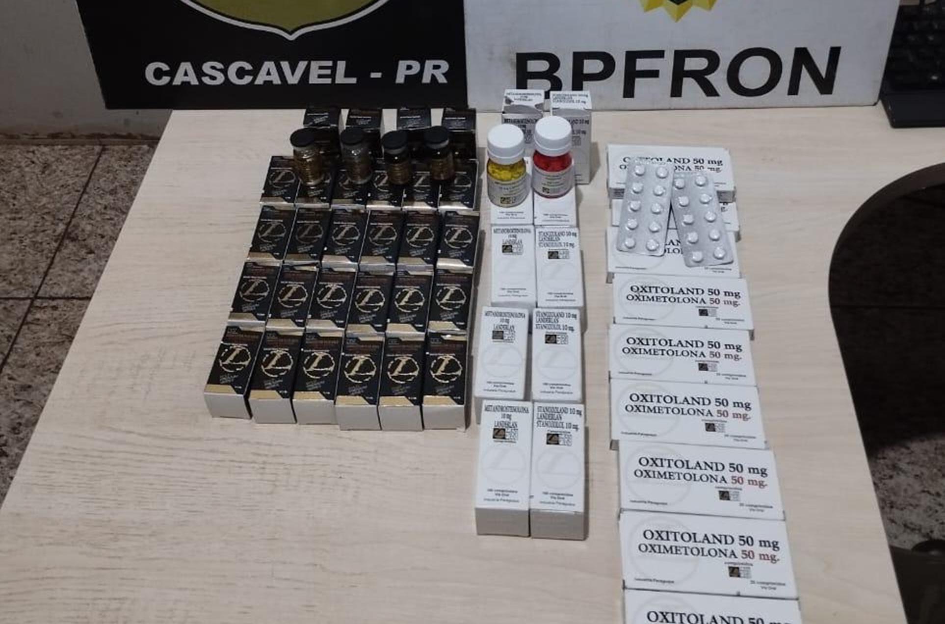 PF apreende mala cheia de anabolizantes em Cascavel PF apreende mala cheia de anabolizantes em Cascavel