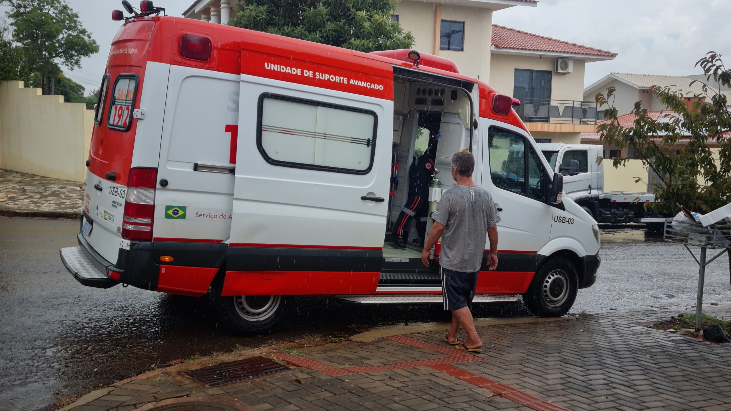 Homem passa mal em via pública e é atendido pelo Samu no Parque São Paulo