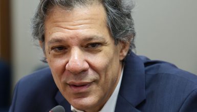 Imagem referente a Haddad defende redução de taxas de vale-refeição para baratear comida