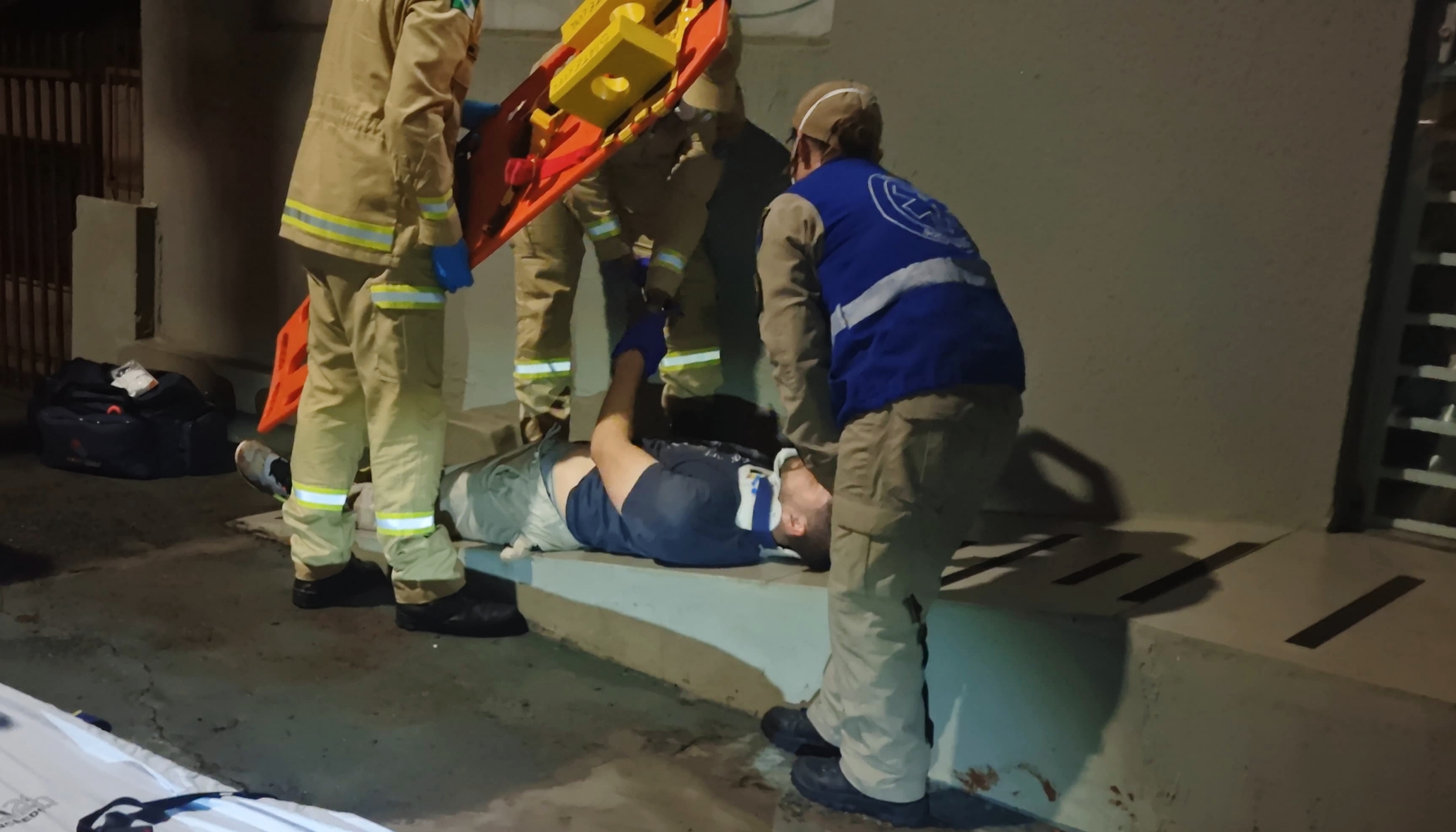 Após acidente em estacionamento, homem fica ferido em confusão com segurança na Região do Lago