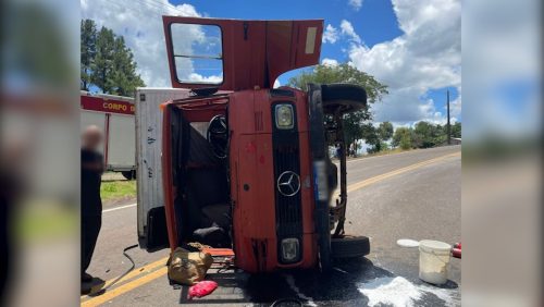 Imagem referente a Caminhão de mudança tomba e deixa mulher ferida na PR-182