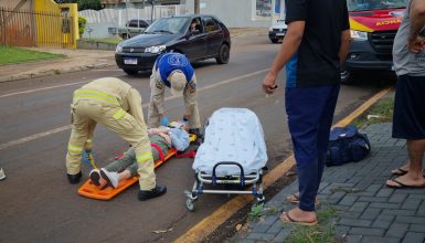 Imagem referente a Motociclista passa em cima de jaca caída no asfalto e sofre queda na Rua Marechal Cândido Rondon