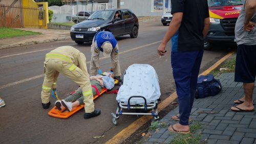 Imagem referente a Motociclista passa em cima de jaca caída no asfalto e sofre queda na Rua Marechal Cândido Rondon