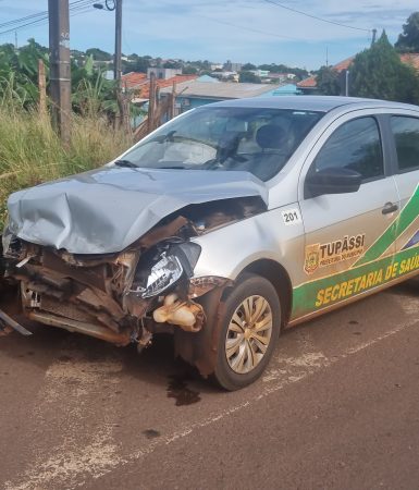 Imagem referente a Carro da Prefeitura de Tupãssi e Cruze se envolvem em colisão no Santa Cruz