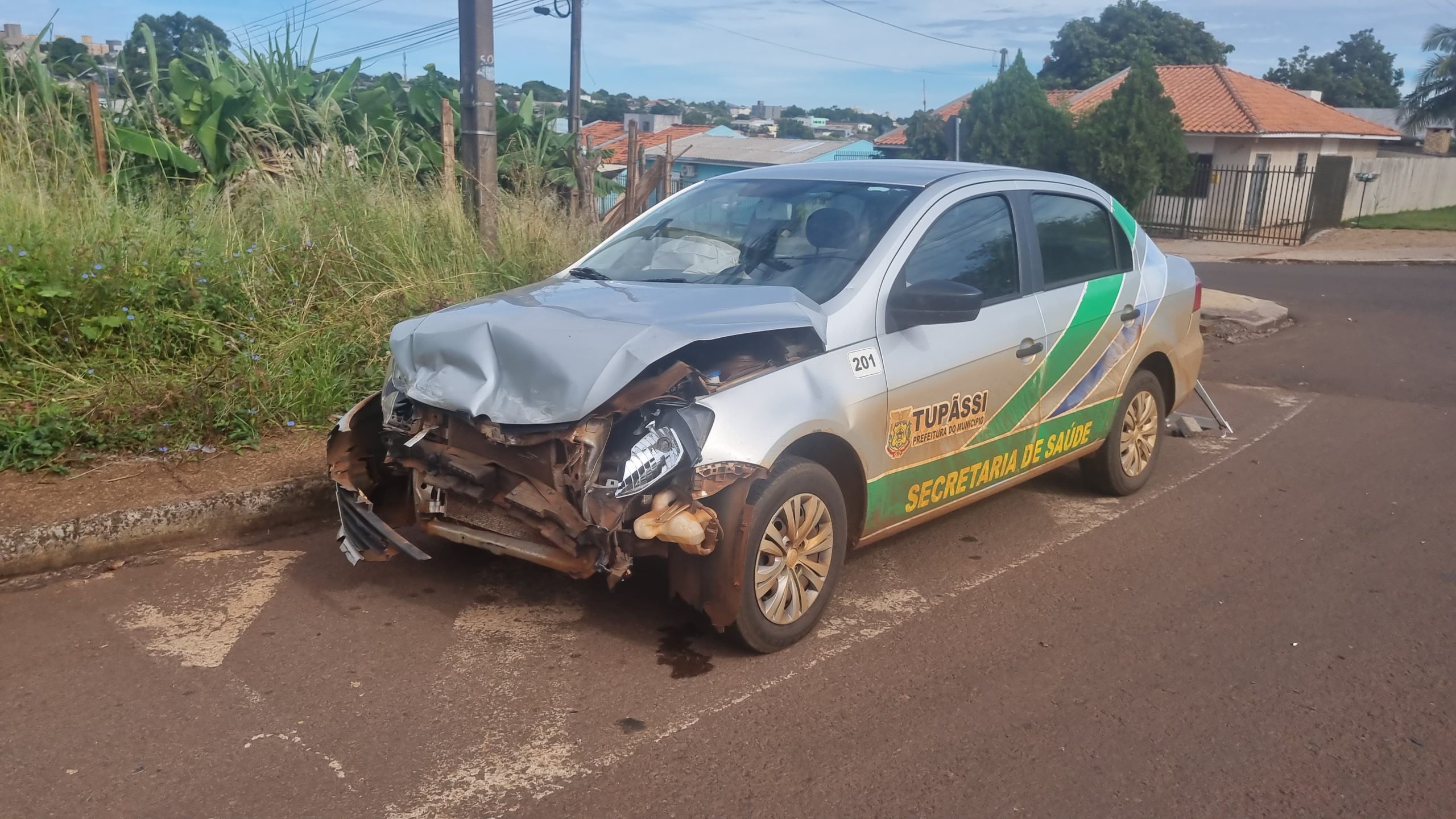 Carro da Prefeitura de Tupãssi e Cruze se envolvem em colisão no Santa Cruz Carro da Prefeitura de Tupãssi e Cruze se envolvem em colisão no Santa Cruz