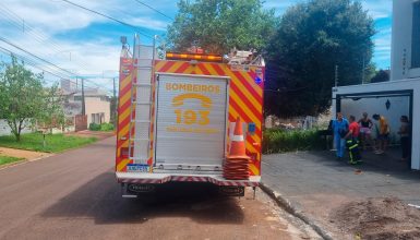 Imagem referente a Mau contato em cabo de energia mobiliza Corpo de Bombeiros na rua Marechal Floriano