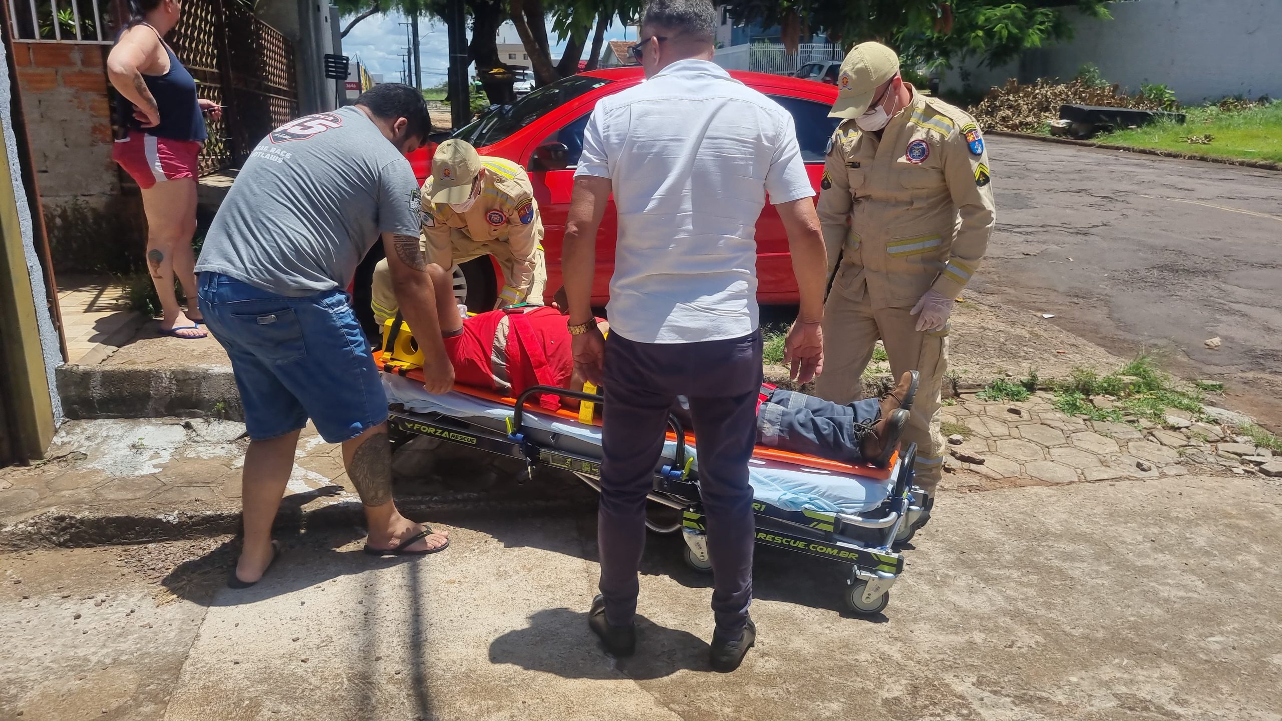 Telha quebra e trabalhador fica ferido no São Cristóvão