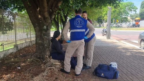 Imagem referente a Motociclista fica ferida ao se envolver em acidente na Avenida Rocha Pombo