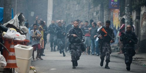 Imagem referente a PM do Rio combate crimes no Alemão e no Complexo da Penha