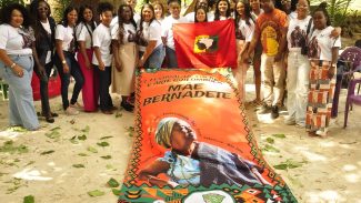 Neto de Mãe Bernadete vive sob escolta e sem emprego