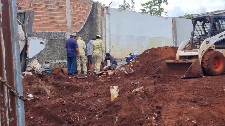 Trabalhador fica ferido ao sofrer queda de altura em obra no bairro São Cristóvão