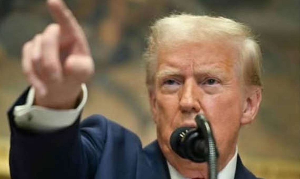 Mulheres trans que estejam detidas serão transferidas para cadeias masculinas, conforme nova determinação de Trump