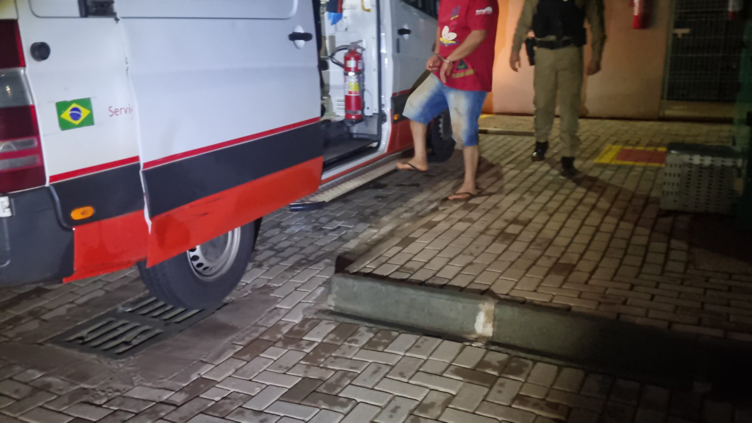 Detido por violência doméstica é atendido pelo Samu com dor no peito