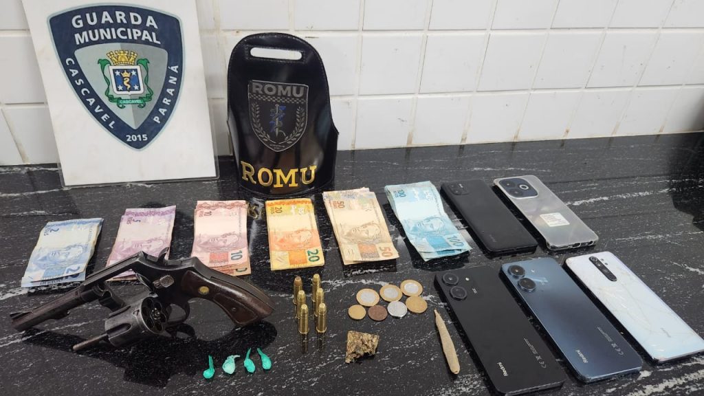 Ação da Romu detém cinco homens e apreende revólver e drogas no Centro