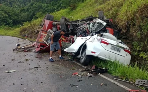 Imagem referente a Tragédia na Rota do Sol: acidente entre carro e viatura dos bombeiros deixa cinco mortos