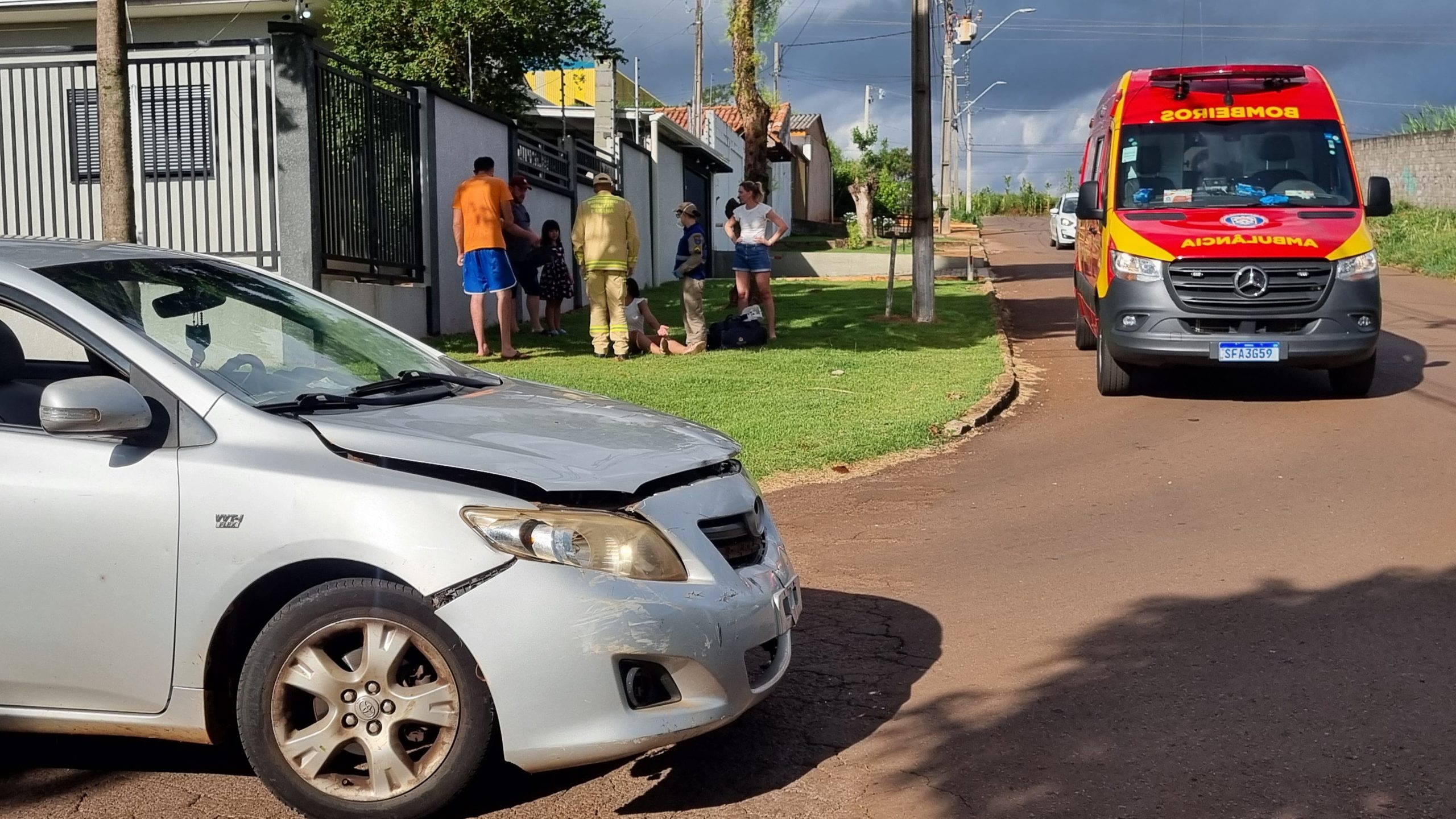 Colisão entre Ônix e Corolla deixa mulher ferida no Bairro Canadá 