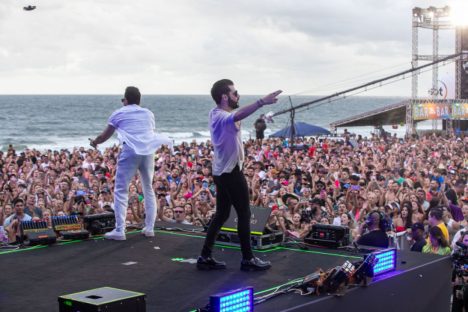 Imagem referente a Guilherme & Benuto voltam ao palco em segundo show para 60 mil pessoas