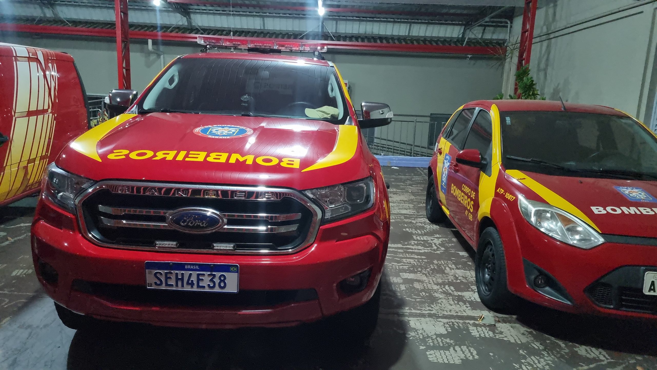 Anel fica preso em dedo da mão de adolescente que procura ajuda na sede do Corpo de Bombeiros
