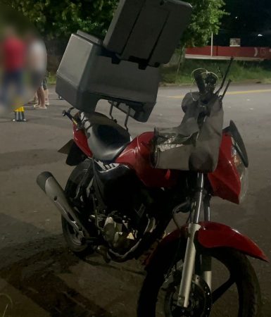 Imagem referente a Acidente entre Gol e moto deixa rapaz ferido em Cascavel