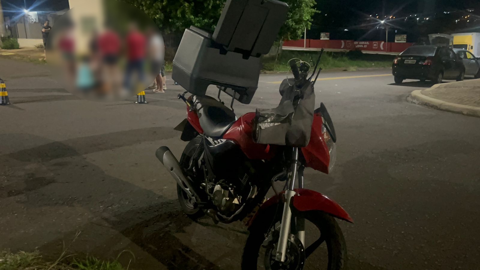 Acidente entre Gol e moto deixa rapaz ferido em Cascavel