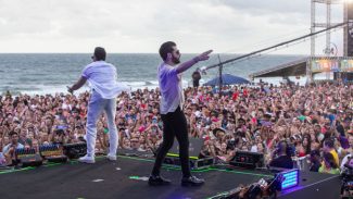 Guilherme & Benuto voltam ao palco e fazem show para 60 mil pessoas em Matinhos