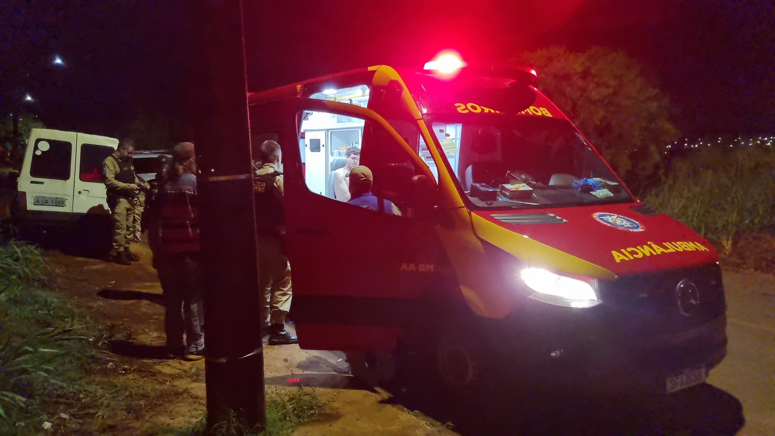 Homem é espancado e esfaqueado perto da casa do pai, no Universitário