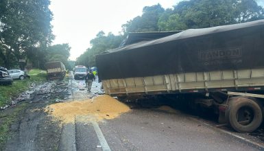 Imagem referente a Acidente múltiplo interdita completamente BR-277 e causa congestionamento de seis quilômetros