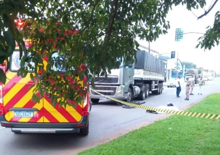 Imagem referente a Ciclista de 20 anos perde a vida em grave colisão com caminhão