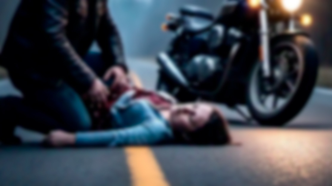 Last kiss: namorados tentam se beijar e sofrem grave acidente de moto Last kiss: namorados tentam se beijar e sofrem grave acidente de moto
