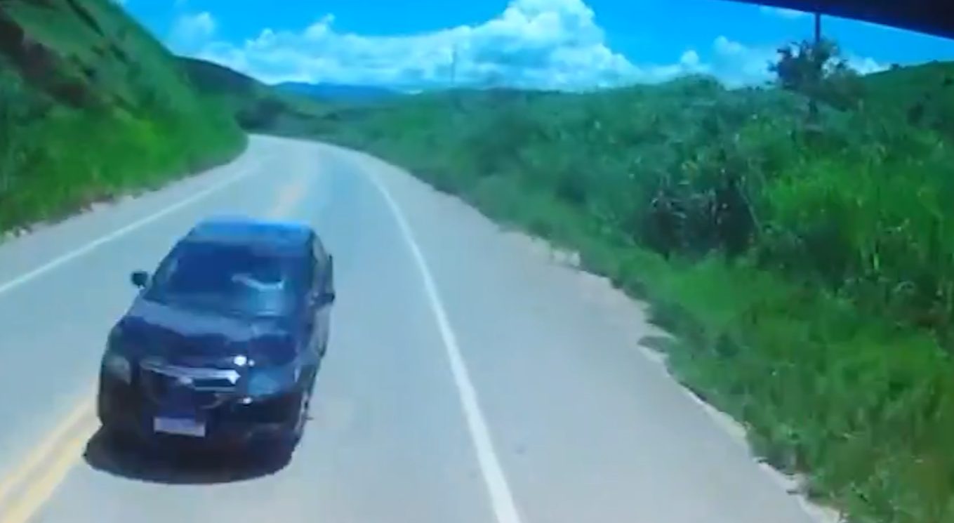Impressionante: Vídeo mostra colisão que resultou em quatro mortes Impressionante: Vídeo mostra colisão que resultou em quatro mortes