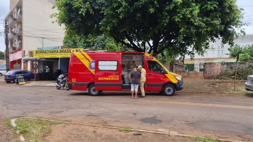 Imagem referente a Jovem fica ferido após colisão com Vectra na Rua Jacarezinho