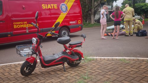 Imagem referente a Colisão entre Fiesta e veículo elétrico deixa mulher ferida na rua Altemar Dutra