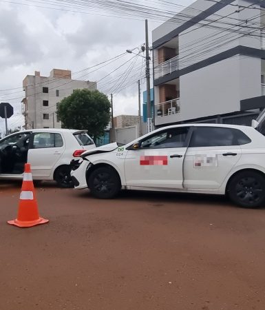 Imagem referente a Polo e Fox colidem em cruzamento no Angra dos Reis