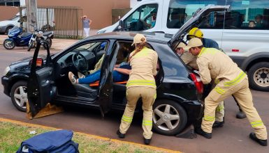 Imagem referente a Equipe de Resgate Veicular do Corpo de Bombeiros é acionada após acidente na Avenida Assunção