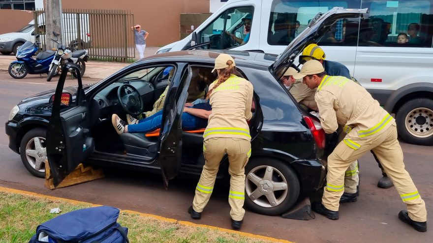 Equipe de Resgate Veicular do Corpo de Bombeiros é acionada após acidente na Avenida Assunção