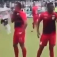 Imagem referente a Vídeo: Jogador do Athletico-PR é vítima de racismo