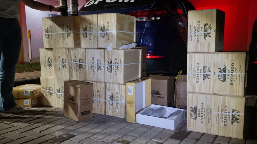 Contrabando de vinho argentino é interceptado na BR-277 e dois são detidos