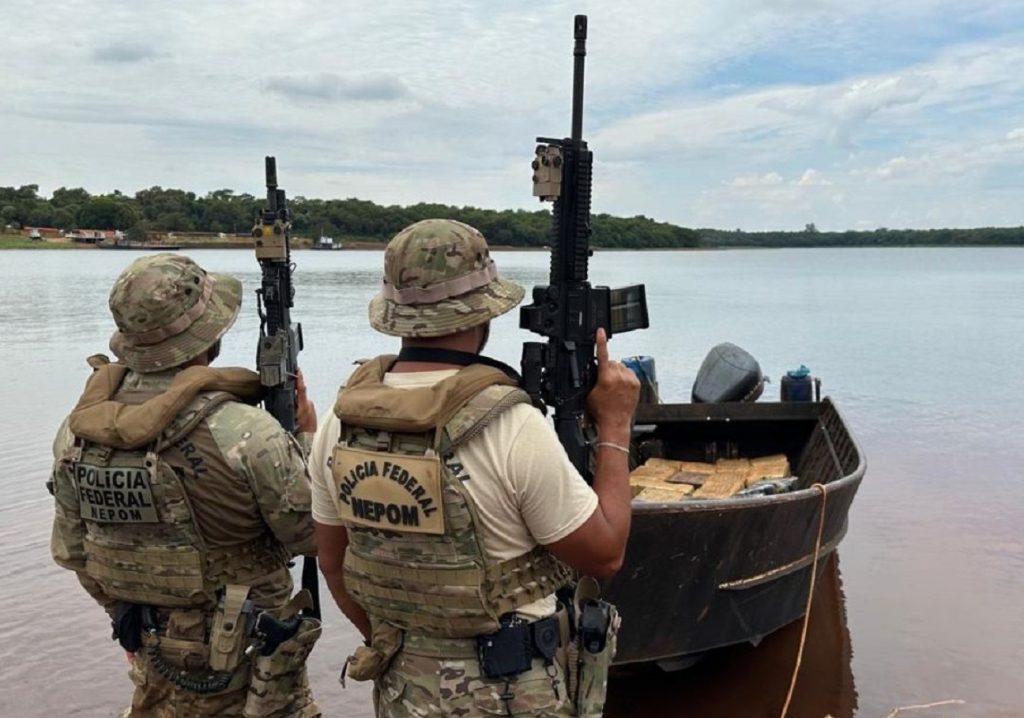 PF e PM apreendem meia tonelada de maconha no Lago de Itaipu