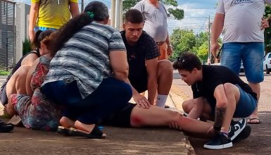 Imagem referente a Mulher bate a cabeça e desmaia após queda de patinete na Rua Potiguaras