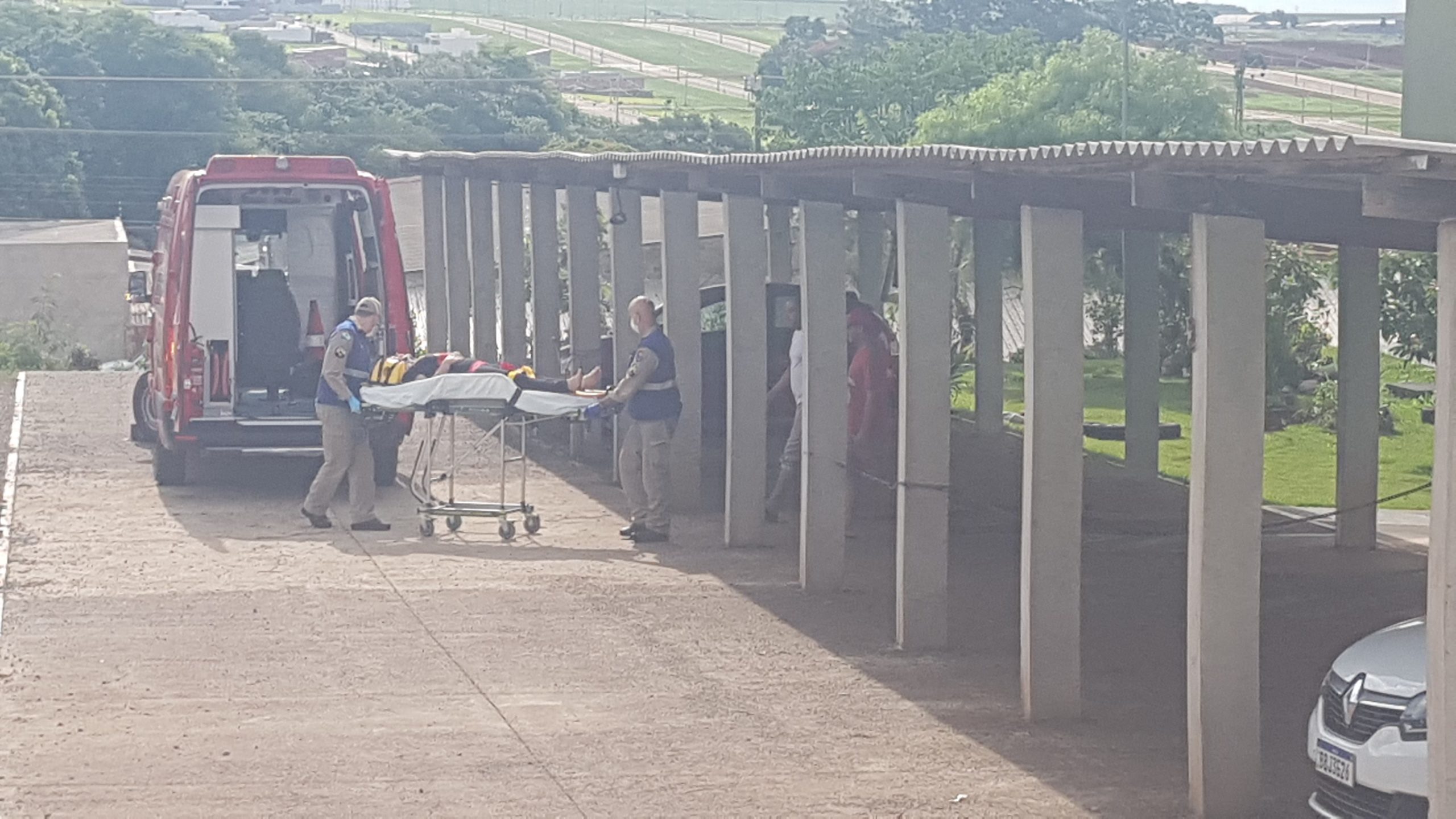 Gestante fica em estado crítico ao cair da escada e bater a cabeça Gestante fica em estado crítico ao cair da escada e bater a cabeça
