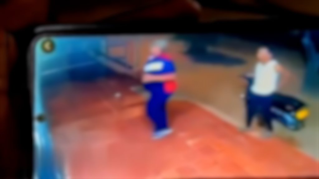 Homem é executado a tiros por amigo enquanto comprava cerveja; veja o vídeo