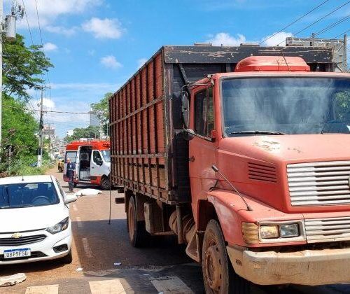 Imagem referente a Mãe tenta impedir, mas filho corre para a rua e morre atropelado