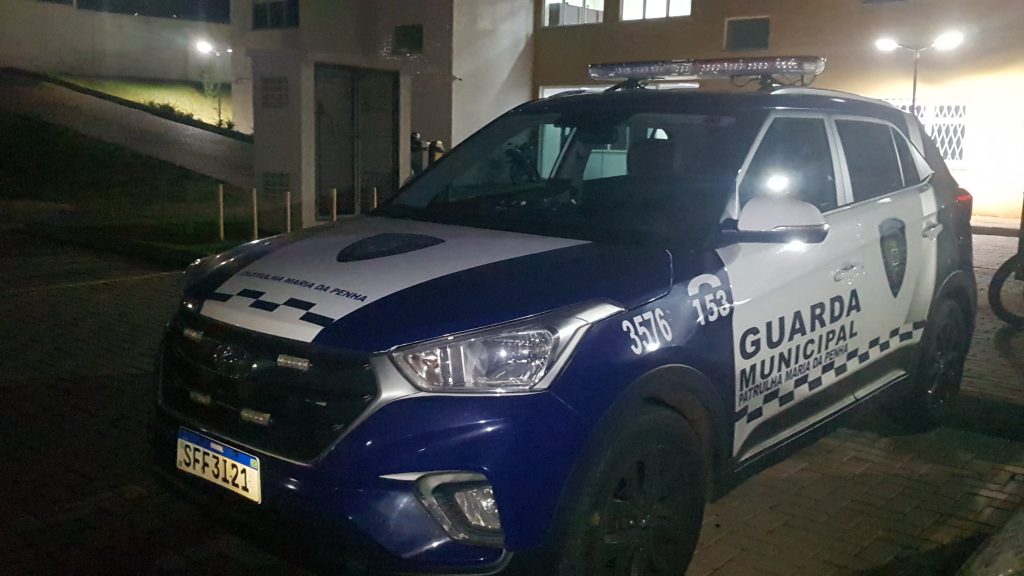 Crime de abandono de incapaz: mulher é detida após deixar pai idoso fora de casa