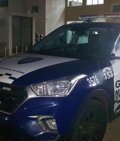 Imagem referente a Crime de abandono de incapaz: mulher é detida após deixar pai idoso fora de casa