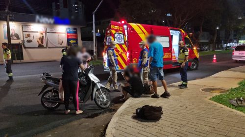 Imagem referente a Pedestre é atropelado e passageira de moto fica ferida em colisão na região Central de Cascavel