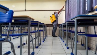 Imagem referente a Limpeza, roçada e pintura: escolas estaduais se preparam para volta às aulas