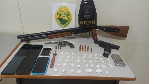 Imagem referente a Após denúncia que dupla buscaria drogas em Cascavel, PM de Toledo faz diligências e apreende armas