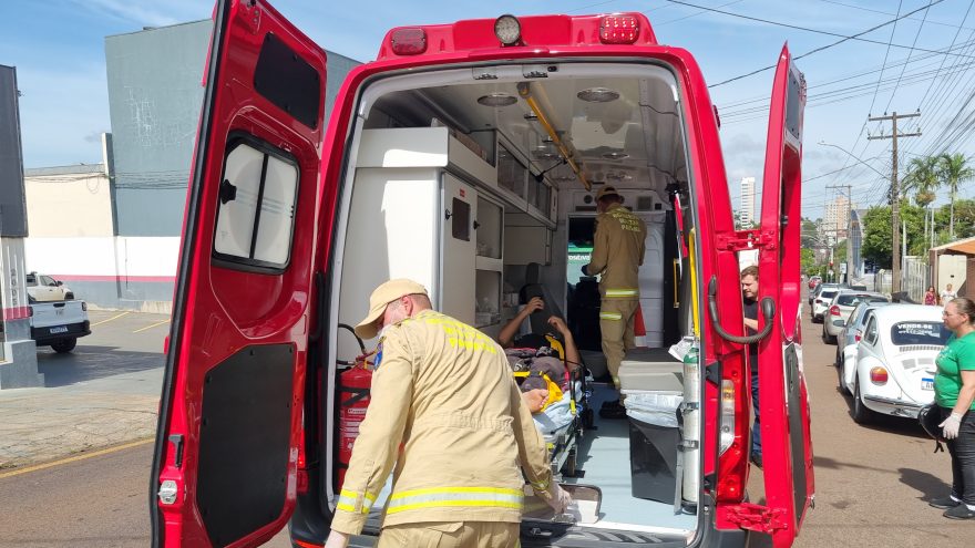 Engavetamento deixa motociclista ferido na rua Cuiabá