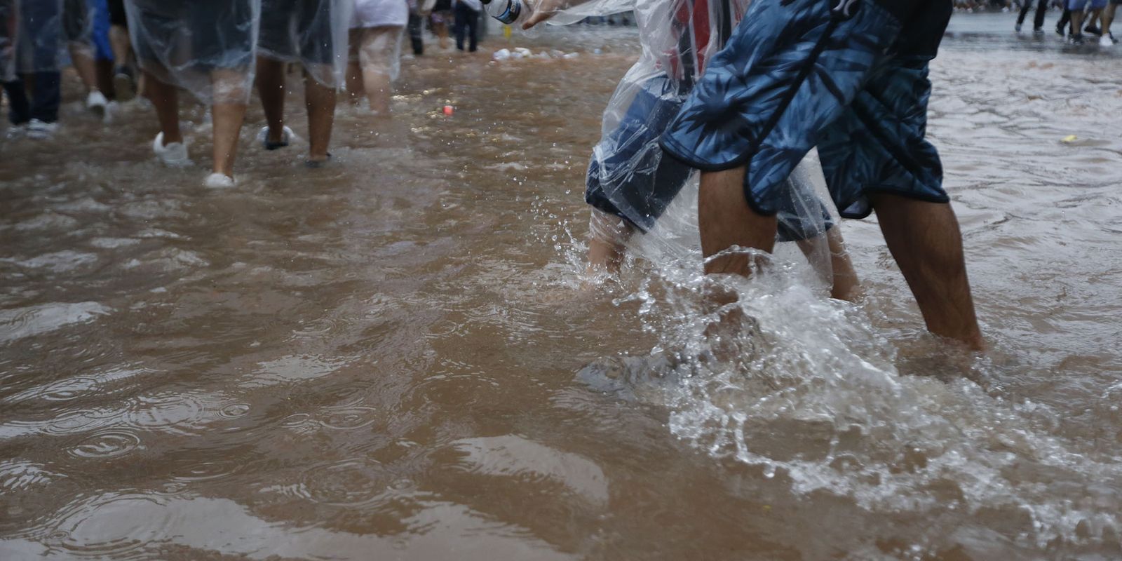 Chuvas deixam cidade de SP em estado de atenção para alagamentos Chuvas deixam cidade de SP em estado de atenção para alagamentos