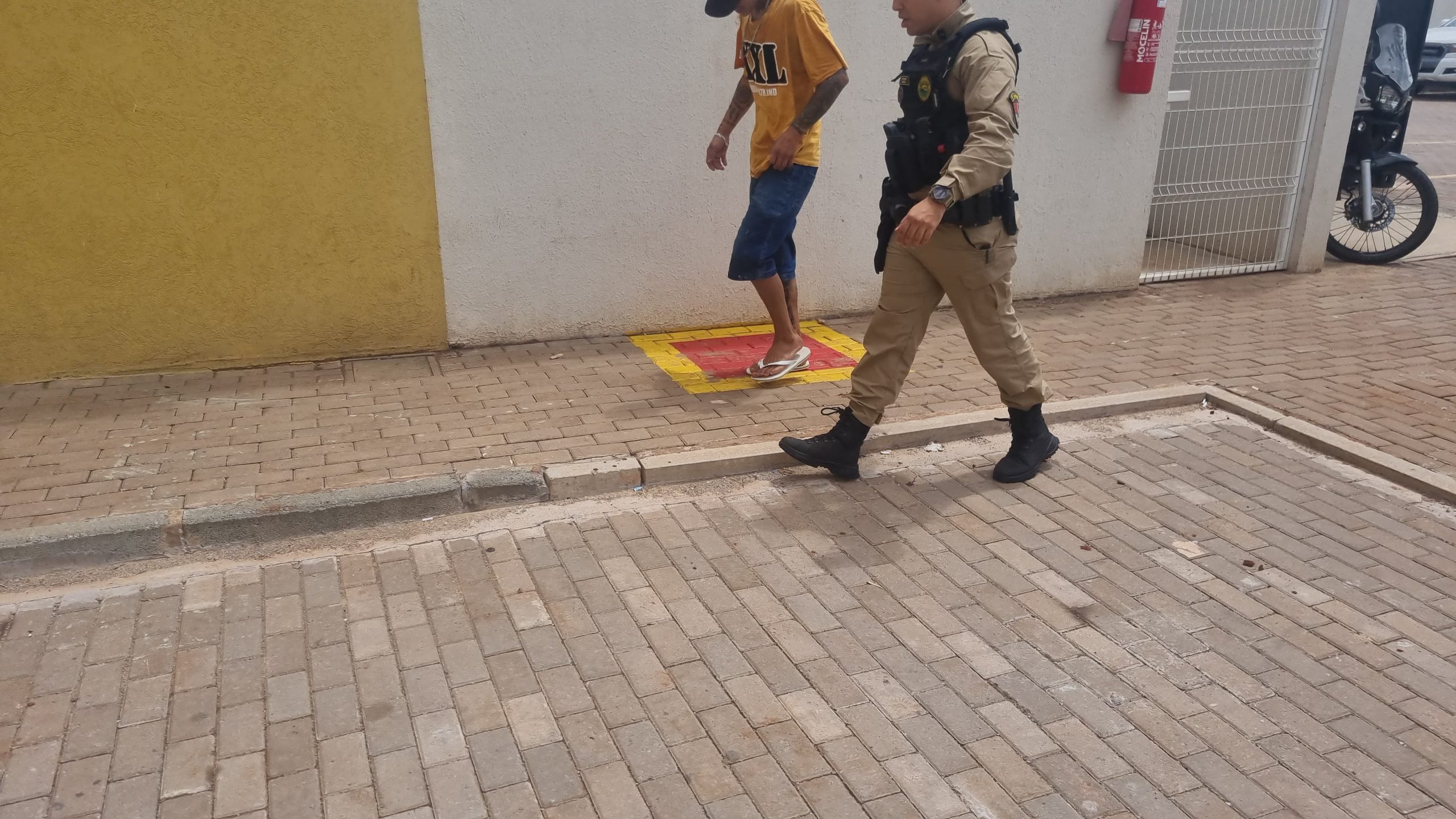 Homem é detido por violência doméstica e descumprimento de medida protetiva Homem é detido por violência doméstica e descumprimento de medida protetiva